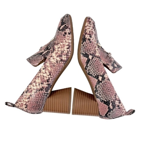 AEROSOLES Aware Mara Snakeskin Vegan Leather Pink & Black Closed Toe Pump. - Picture 3 of 8